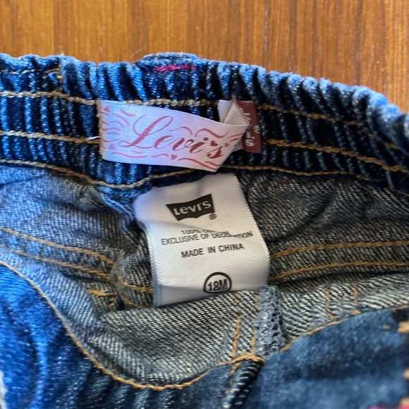 Levi's 2 Piece Set, Jeans Capris and Tank Top - 18 Months - Picture 4 of 6